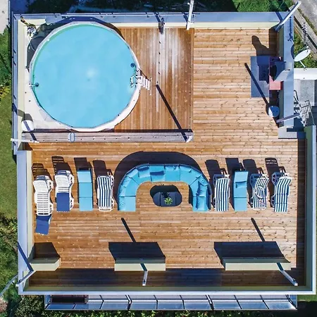 5 Bedroom Amazing In Holiday home Medulin