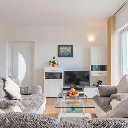 5 Bedroom Amazing In * Medulin