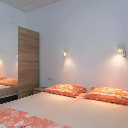 Holiday home 5 Bedroom Amazing In *