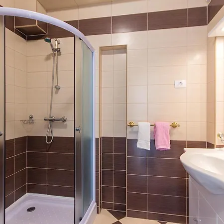 Holiday home 5 Bedroom Amazing In