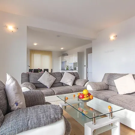 Ferienhaus 5 Bedroom Amazing In Medulin