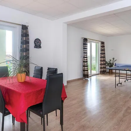 Holiday home 5 Bedroom Amazing In Medulin
